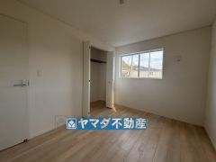 2階洋室のお部屋です