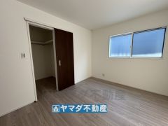 2階洋室のお部屋です
