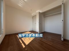 2階洋室のお部屋です。
