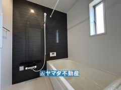 浴槽にはベンチスペースがあるので半身浴やお子様も座ることができ安心快適です