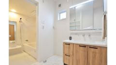 三面鏡タイプの洗面台