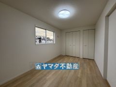 2階洋室7.5帖のお部屋です。