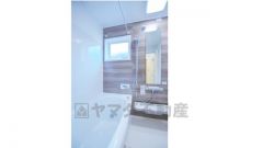 ゆったりとしたバスタブ