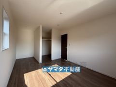 2階洋室8.5帖のお部屋です。