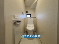 トイレには収納棚完備