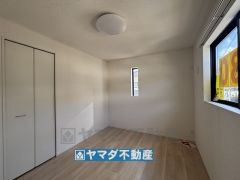 2階洋室6帖のお部屋です。