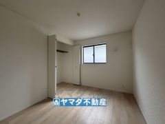 2階洋室6帖のお部屋です。