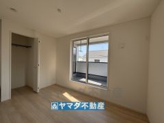 2階洋室6.5帖のお部屋です。