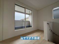 2階ホールからバルコニーへ出入りできます。