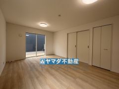 リビングの広さに加えて和室の入り口を開放すればさらに広々とした空間になります