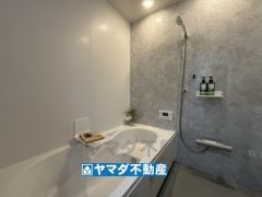 浴槽にはベンチスペースがあるので半身浴やお子様も座ることができ安心快適です