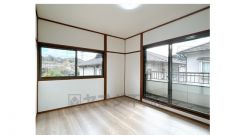 リフォーム済　床フローリング重張、照明交換、天井壁クロス張替え、建具クリーニング済