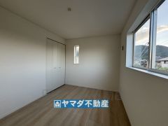 2階洋室のお部屋です