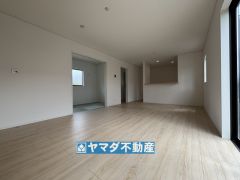 リビングの広さに加えて和室の入り口を開放すればさらに広々とした空間になります