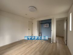 2階洋室8帖のお部屋には2.5帖のテレワークルームがあります。
