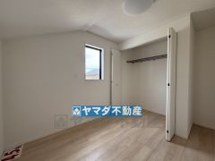 2階洋室4.5帖のお部屋です。