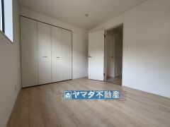2階洋室5.2帖のお部屋です。