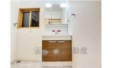 三面鏡タイプだから朝の準備も効率的ですね