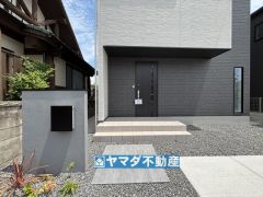 広々とした玄関ポーチ