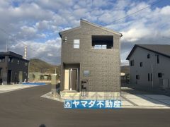 2号棟ケイミュー外壁は汚れが付きにくい効果を併せ持つ特徴があります。