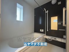 浴槽にはベンチスペースがあるので半身浴やお子様も座ることができ安心快適です