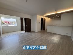 リビングの広さに加えて和室の入り口を開放すればさらに広々とした空間になります