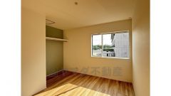 2階洋室のお部屋です