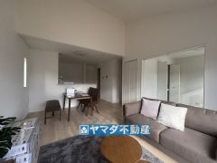 リビングの広さに加えて和室の入り口を開放すればさらに広々とした空間になります