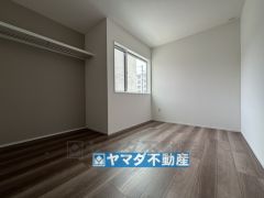 2階洋室のお部屋です。
