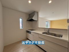 キッチンからご家族との会話ができますね。