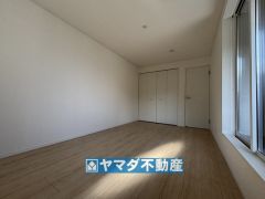 2階洋室7.5帖のお部屋です。