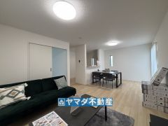 リビングの広さに加えて和室の入り口を開放すればさらに広々とした空間になります