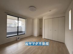 2階洋室8.5帖のお部屋です。