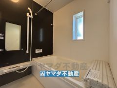 浴槽にはベンチスペースがあるので半身浴やお子様も座ることができ安心快適です