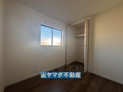 2階洋室4.5帖のお部屋です。