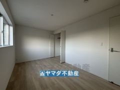 2階洋室7.5帖のお部屋です。