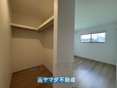2階洋室6帖のウォークインクローゼット