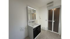 洗面室は広く物干しスペースもあります