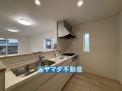 キッチンからご家族との会話ができますね。