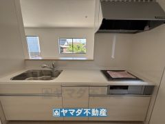 キッチンからご家族との会話ができますね。