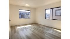 2階洋室10帖のお部屋です。