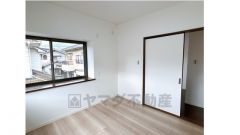 リフォーム済　床フローリング重張、照明交換、天井壁クロス張替え、建具クリーニング済