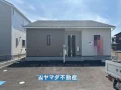 1号棟ケイミュー外壁材に施された親水コーティングは汚れが付きにくい効果を併せ持つ特徴があります。