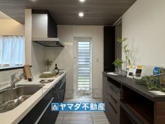勝手口のあるシステムキッチン