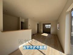 リビングの広さに加えて和室の入り口を開放すればさらに広々とした空間になります