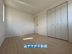 2階洋室のお部屋です。