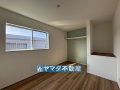 2階洋室6.3帖のお部屋です。