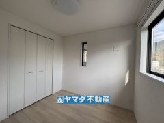 2階洋室5帖のお部屋です。