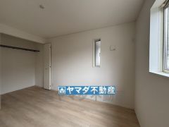 2階洋室6.5帖のお部屋です。