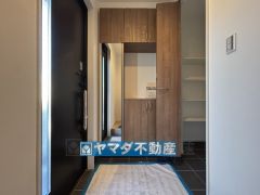 玄関にはシューズボックスとシューズクロークがあります